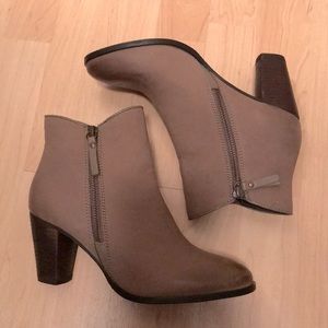 NEW Mia Maddock leather booties in tan with brown 7.5